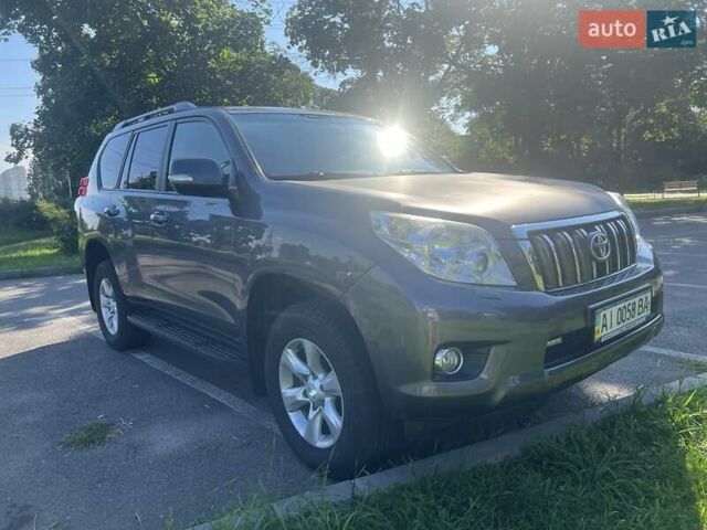 Серый Тойота Ленд Крузер Прадо, объемом двигателя 3 л и пробегом 242 тыс. км за 24800 $, фото 4 на Automoto.ua