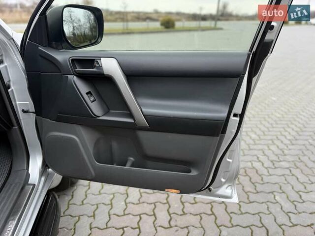 Сірий Тойота Ленд Крузер Прадо, об'ємом двигуна 2.98 л та пробігом 244 тис. км за 25500 $, фото 25 на Automoto.ua