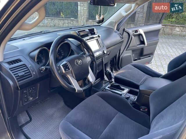 Сірий Тойота Ленд Крузер Прадо, об'ємом двигуна 2.7 л та пробігом 238 тис. км за 24450 $, фото 16 на Automoto.ua