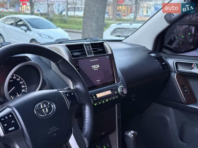 Серый Тойота Ленд Крузер Прадо, объемом двигателя 3 л и пробегом 259 тыс. км за 23500 $, фото 18 на Automoto.ua