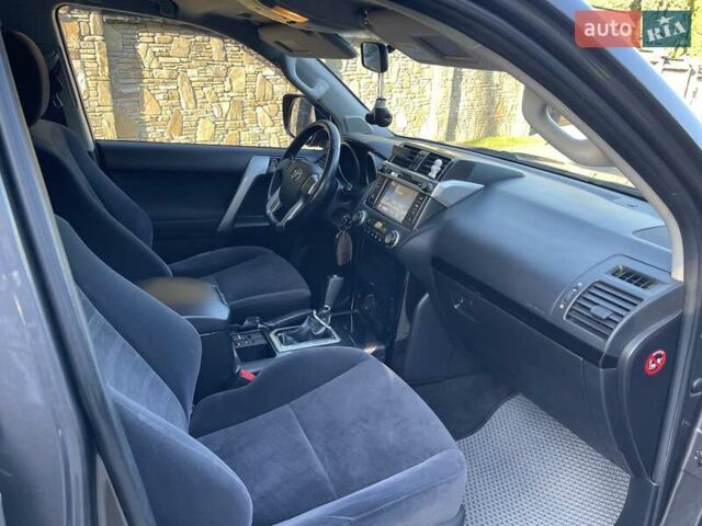 Серый Тойота Ленд Крузер Прадо, объемом двигателя 2.7 л и пробегом 238 тыс. км за 23558 $, фото 12 на Automoto.ua