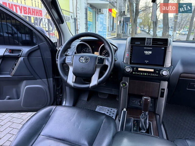 Серый Тойота Ленд Крузер Прадо, объемом двигателя 3 л и пробегом 259 тыс. км за 23500 $, фото 27 на Automoto.ua