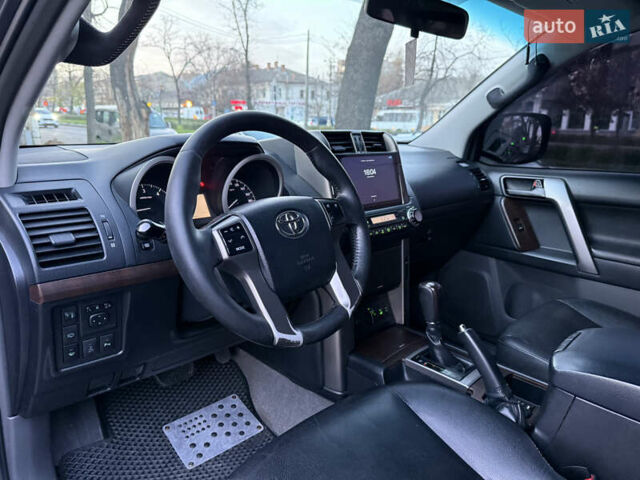 Серый Тойота Ленд Крузер Прадо, объемом двигателя 3 л и пробегом 259 тыс. км за 23500 $, фото 17 на Automoto.ua