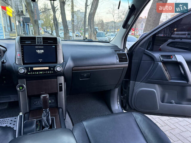 Серый Тойота Ленд Крузер Прадо, объемом двигателя 3 л и пробегом 259 тыс. км за 23500 $, фото 28 на Automoto.ua