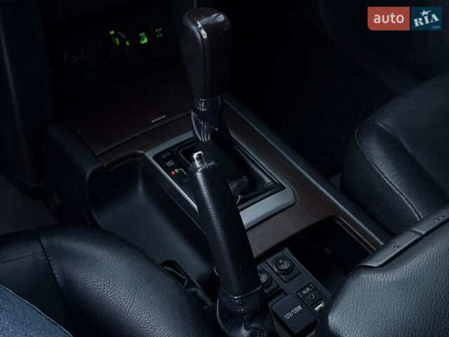 Серый Тойота Ленд Крузер Прадо, объемом двигателя 3 л и пробегом 259 тыс. км за 23500 $, фото 26 на Automoto.ua