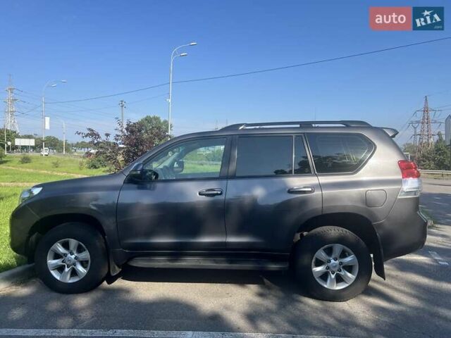 Серый Тойота Ленд Крузер Прадо, объемом двигателя 3 л и пробегом 242 тыс. км за 24800 $, фото 16 на Automoto.ua