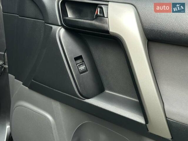 Серый Тойота Ленд Крузер Прадо, объемом двигателя 2.69 л и пробегом 173 тыс. км за 23900 $, фото 28 на Automoto.ua