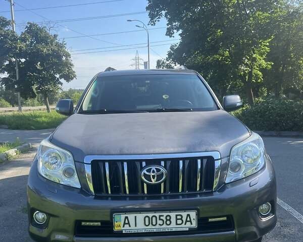 Серый Тойота Ленд Крузер Прадо, объемом двигателя 3 л и пробегом 242 тыс. км за 24800 $, фото 2 на Automoto.ua