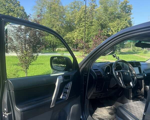 Серый Тойота Ленд Крузер Прадо, объемом двигателя 3 л и пробегом 242 тыс. км за 24800 $, фото 8 на Automoto.ua