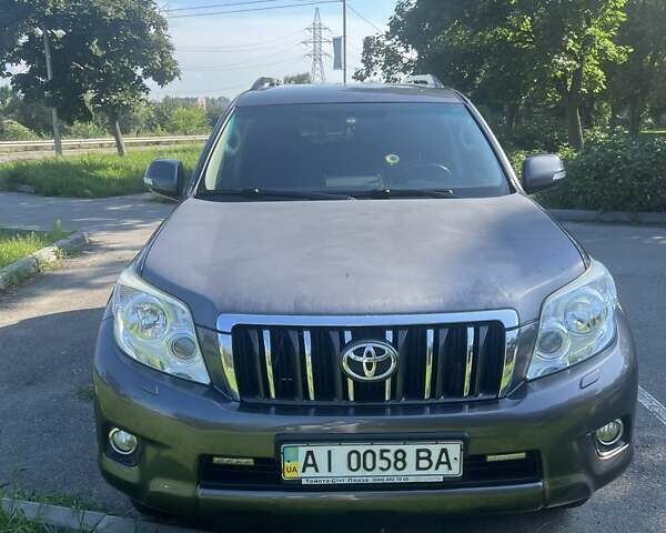 Серый Тойота Ленд Крузер Прадо, объемом двигателя 3 л и пробегом 242 тыс. км за 24800 $, фото 1 на Automoto.ua