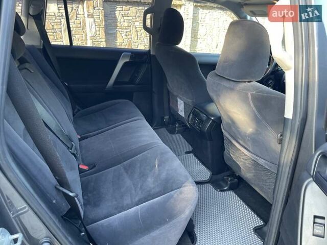 Серый Тойота Ленд Крузер Прадо, объемом двигателя 2.7 л и пробегом 238 тыс. км за 23558 $, фото 13 на Automoto.ua