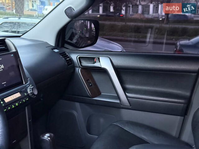 Серый Тойота Ленд Крузер Прадо, объемом двигателя 3 л и пробегом 259 тыс. км за 23500 $, фото 19 на Automoto.ua