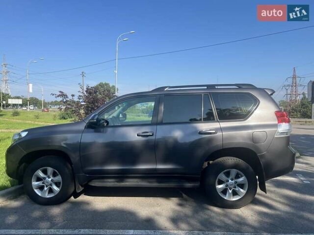 Серый Тойота Ленд Крузер Прадо, объемом двигателя 3 л и пробегом 242 тыс. км за 24800 $, фото 15 на Automoto.ua