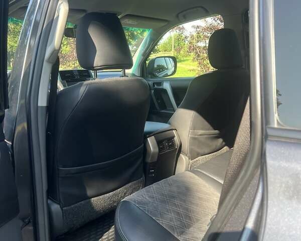 Серый Тойота Ленд Крузер Прадо, объемом двигателя 3 л и пробегом 242 тыс. км за 24800 $, фото 6 на Automoto.ua