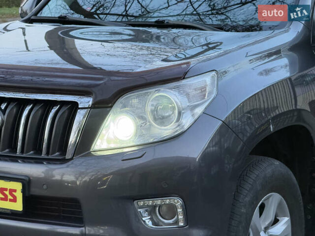 Серый Тойота Ленд Крузер Прадо, объемом двигателя 3 л и пробегом 259 тыс. км за 23500 $, фото 10 на Automoto.ua
