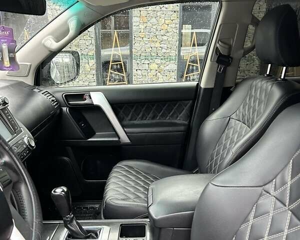 Серый Тойота Ленд Крузер Прадо, объемом двигателя 2.98 л и пробегом 242 тыс. км за 27300 $, фото 17 на Automoto.ua