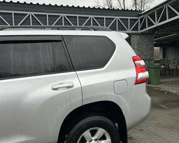 Серый Тойота Ленд Крузер Прадо, объемом двигателя 2.98 л и пробегом 242 тыс. км за 27300 $, фото 5 на Automoto.ua