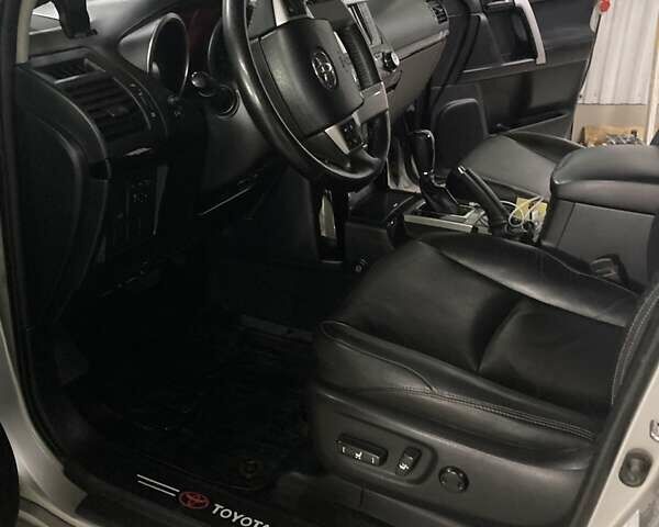 Серый Тойота Ленд Крузер Прадо, объемом двигателя 2.69 л и пробегом 230 тыс. км за 25500 $, фото 23 на Automoto.ua