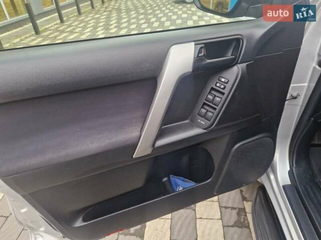 Сірий Тойота Ленд Крузер Прадо, об'ємом двигуна 2.69 л та пробігом 140 тис. км за 25000 $, фото 9 на Automoto.ua