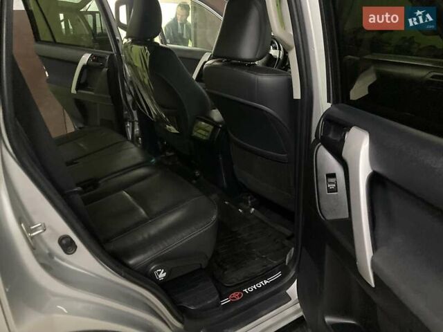 Серый Тойота Ленд Крузер Прадо, объемом двигателя 2.69 л и пробегом 230 тыс. км за 25500 $, фото 28 на Automoto.ua