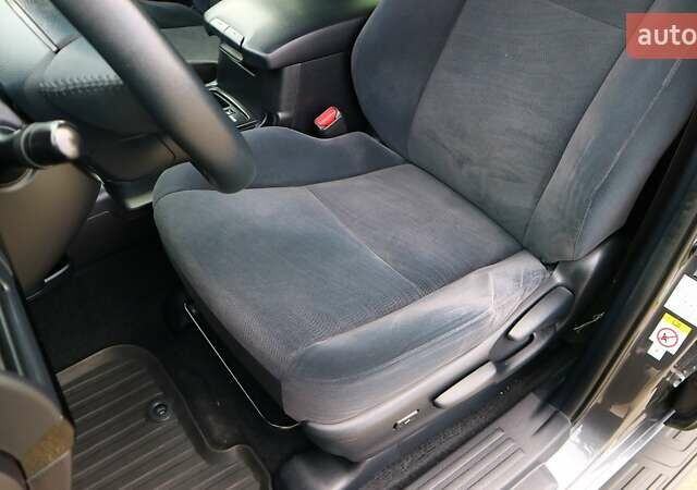 Серый Тойота Ленд Крузер Прадо, объемом двигателя 2.7 л и пробегом 249 тыс. км за 24382 $, фото 13 на Automoto.ua