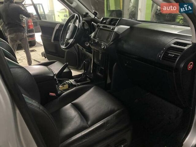 Серый Тойота Ленд Крузер Прадо, объемом двигателя 2.69 л и пробегом 230 тыс. км за 25500 $, фото 27 на Automoto.ua