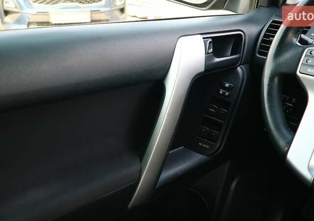 Серый Тойота Ленд Крузер Прадо, объемом двигателя 2.7 л и пробегом 249 тыс. км за 24382 $, фото 14 на Automoto.ua