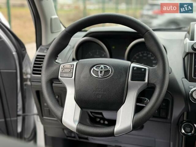 Серый Тойота Ленд Крузер Прадо, объемом двигателя 2.8 л и пробегом 219 тыс. км за 29900 $, фото 33 на Automoto.ua