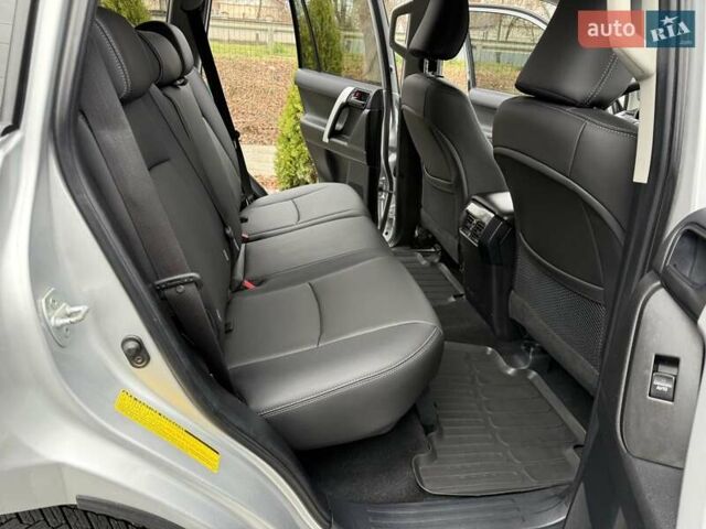 Серый Тойота Ленд Крузер Прадо, объемом двигателя 2.8 л и пробегом 219 тыс. км за 29900 $, фото 30 на Automoto.ua