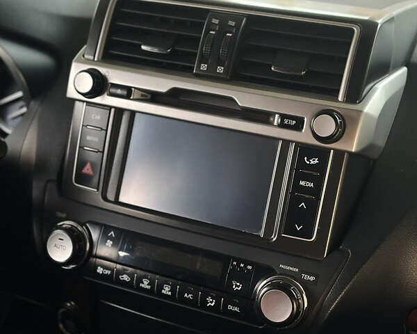 Сірий Тойота Ленд Крузер Прадо, об'ємом двигуна 2.76 л та пробігом 300 тис. км за 33000 $, фото 13 на Automoto.ua