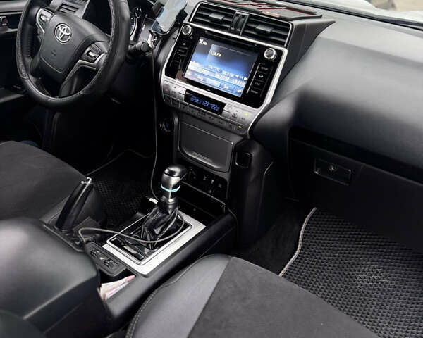 Серый Тойота Ленд Крузер Прадо, объемом двигателя 2.76 л и пробегом 242 тыс. км за 34000 $, фото 14 на Automoto.ua