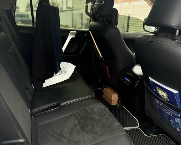 Серый Тойота Ленд Крузер Прадо, объемом двигателя 2.76 л и пробегом 242 тыс. км за 34000 $, фото 12 на Automoto.ua