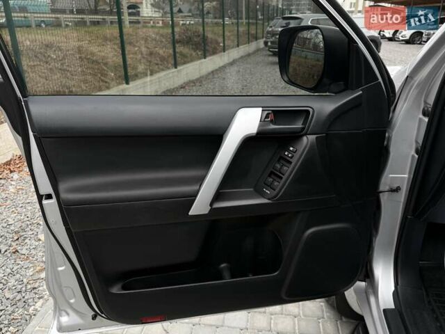 Серый Тойота Ленд Крузер Прадо, объемом двигателя 2.8 л и пробегом 219 тыс. км за 29900 $, фото 46 на Automoto.ua