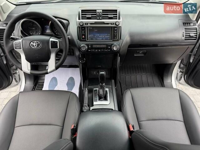 Серый Тойота Ленд Крузер Прадо, объемом двигателя 2.8 л и пробегом 219 тыс. км за 29900 $, фото 25 на Automoto.ua