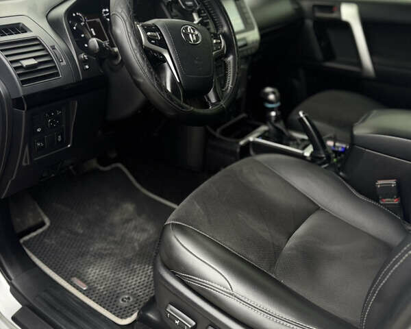 Серый Тойота Ленд Крузер Прадо, объемом двигателя 2.76 л и пробегом 242 тыс. км за 34000 $, фото 17 на Automoto.ua