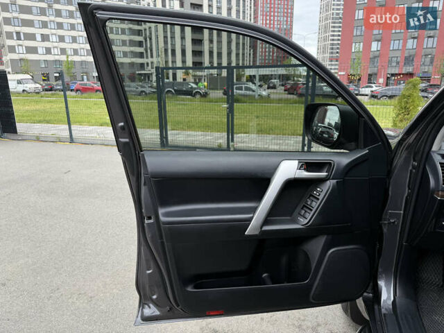 Серый Тойота Ленд Крузер Прадо, объемом двигателя 2.76 л и пробегом 125 тыс. км за 39950 $, фото 16 на Automoto.ua