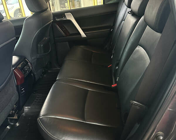 Сірий Тойота Ленд Крузер Прадо, об'ємом двигуна 2.76 л та пробігом 300 тис. км за 33000 $, фото 17 на Automoto.ua