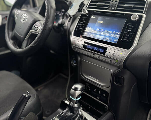 Серый Тойота Ленд Крузер Прадо, объемом двигателя 2.76 л и пробегом 242 тыс. км за 34000 $, фото 11 на Automoto.ua