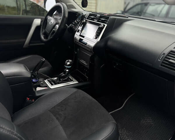 Серый Тойота Ленд Крузер Прадо, объемом двигателя 2.76 л и пробегом 242 тыс. км за 34000 $, фото 13 на Automoto.ua