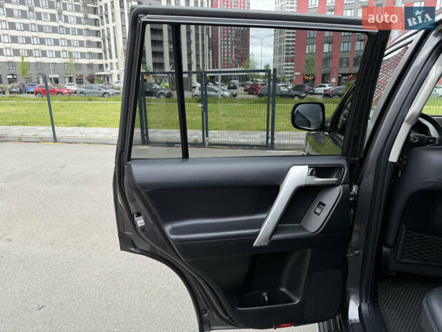 Серый Тойота Ленд Крузер Прадо, объемом двигателя 2.76 л и пробегом 125 тыс. км за 39950 $, фото 22 на Automoto.ua