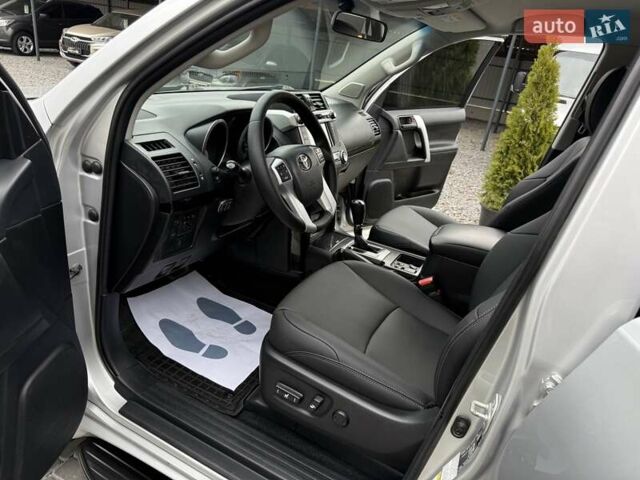 Серый Тойота Ленд Крузер Прадо, объемом двигателя 2.8 л и пробегом 219 тыс. км за 29900 $, фото 26 на Automoto.ua