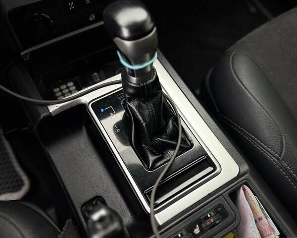 Серый Тойота Ленд Крузер Прадо, объемом двигателя 2.76 л и пробегом 242 тыс. км за 34000 $, фото 22 на Automoto.ua