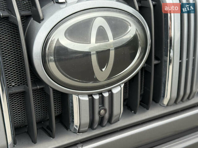 Серый Тойота Ленд Крузер Прадо, объемом двигателя 2.76 л и пробегом 125 тыс. км за 39950 $, фото 3 на Automoto.ua