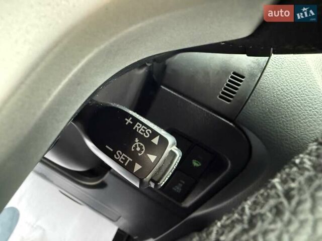 Серый Тойота Ленд Крузер Прадо, объемом двигателя 2.8 л и пробегом 219 тыс. км за 29900 $, фото 45 на Automoto.ua