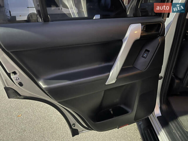 Серый Тойота Ленд Крузер Прадо, объемом двигателя 2.8 л и пробегом 144 тыс. км за 37000 $, фото 33 на Automoto.ua