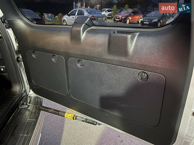 Серый Тойота Ленд Крузер Прадо, объемом двигателя 2.8 л и пробегом 144 тыс. км за 37000 $, фото 36 на Automoto.ua