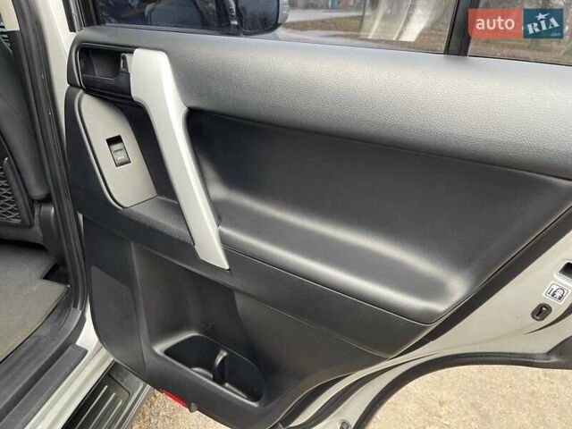 Серый Тойота Ленд Крузер Прадо, объемом двигателя 2.76 л и пробегом 145 тыс. км за 36500 $, фото 23 на Automoto.ua