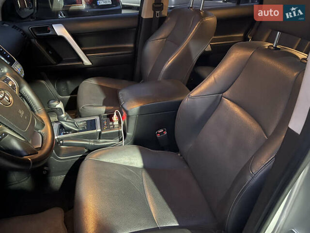 Серый Тойота Ленд Крузер Прадо, объемом двигателя 2.8 л и пробегом 144 тыс. км за 37000 $, фото 29 на Automoto.ua