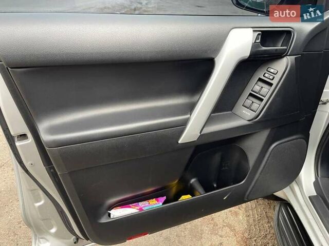 Серый Тойота Ленд Крузер Прадо, объемом двигателя 2.76 л и пробегом 145 тыс. км за 36500 $, фото 37 на Automoto.ua