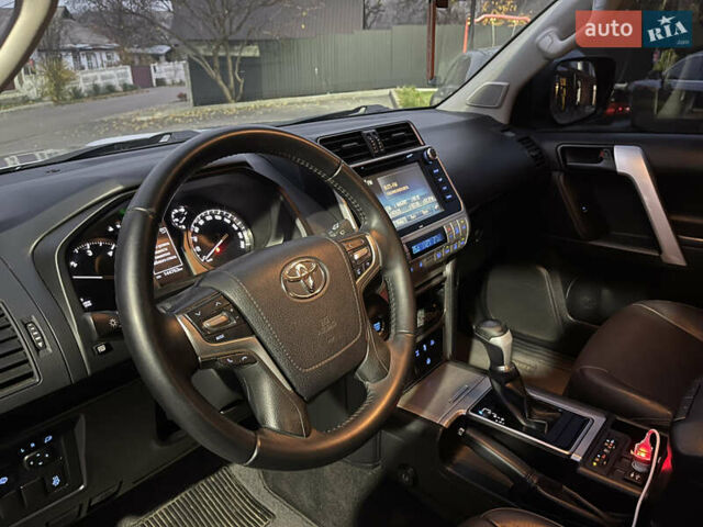 Серый Тойота Ленд Крузер Прадо, объемом двигателя 2.8 л и пробегом 144 тыс. км за 37000 $, фото 30 на Automoto.ua